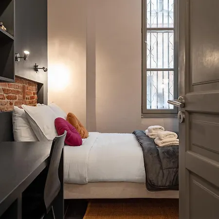 Lagrave - Cours Privee - Parking Appartement